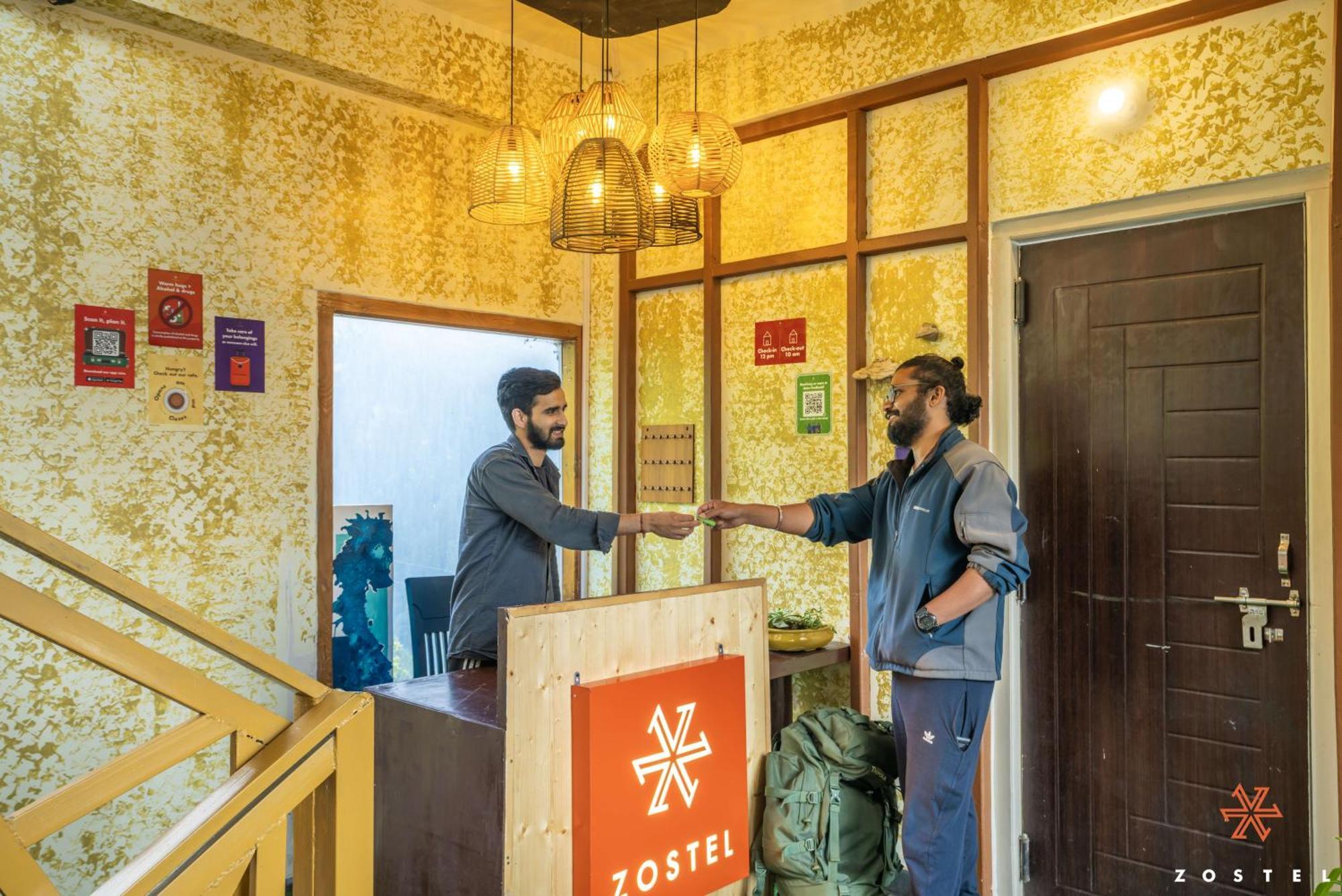 Zostel Shoja, Jibhi Hostel Exterior foto
